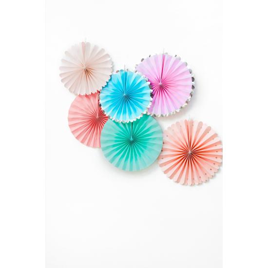 3 abanicos de papel decorativos rosas pastel