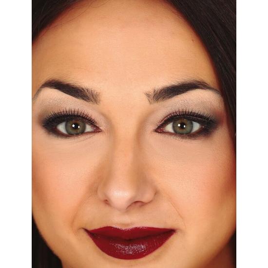 Pestañas negras look